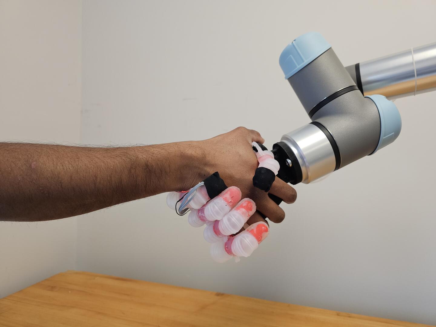 Feeling is believing: Bionic hand ‘knows’ what it’s touching, grasps like a human